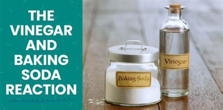Does vinegar and baking soda break up grease?