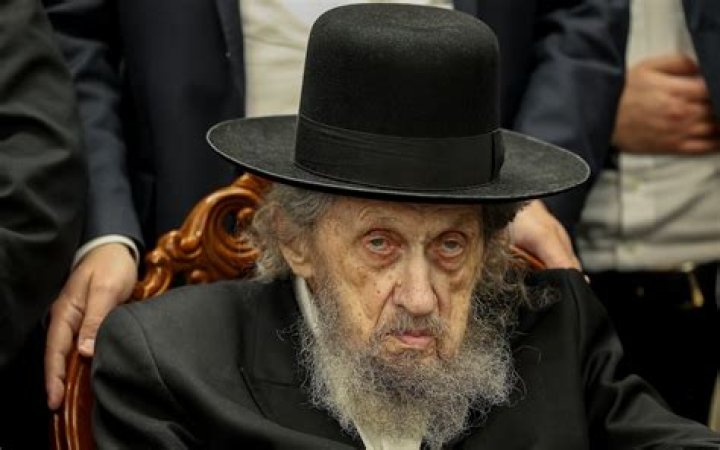 How is a rabbi paid?