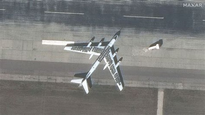How many planes does Putin own?