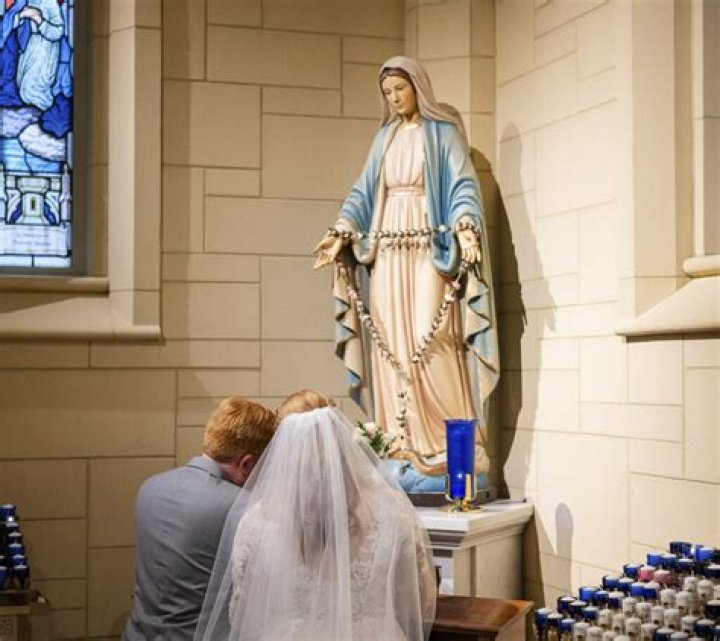 Is dating a sin Catholic?