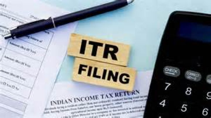 Who should file itr5?